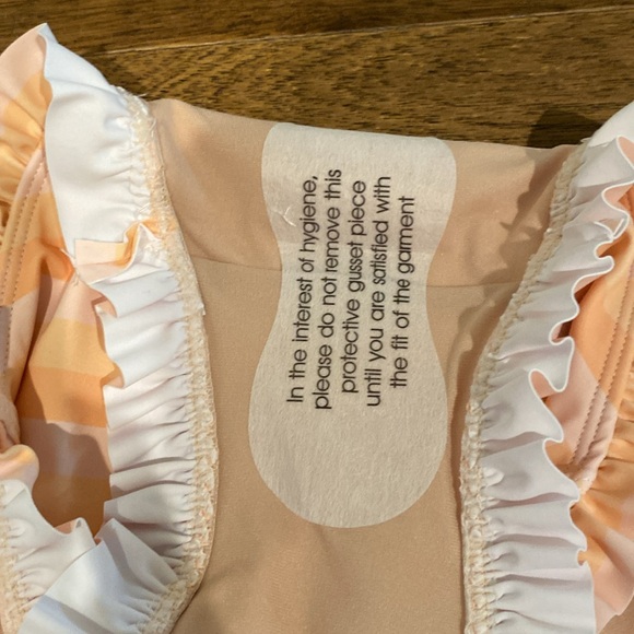 NWT Kortni Jeane Ruffle bottom - Picture 3 of 3